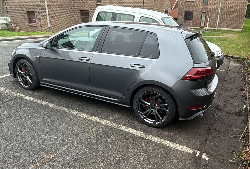 Volkswagen Golf 2.0 TSI Performance DSG