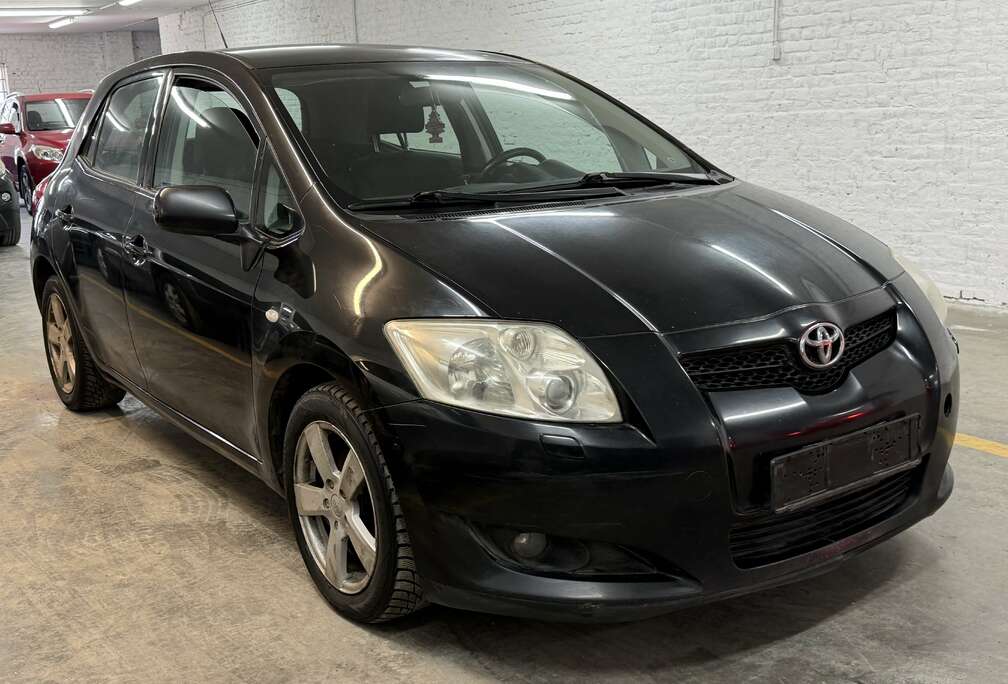 Toyota Auris 2.0 D-4D Linea Luna