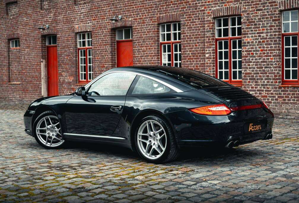Porsche .2 911 TARGA 4 / MANUAL / SPORT EXHAUST / MAJOR SERVICE DONE + TIRES + RADIATORS / BELGIAN