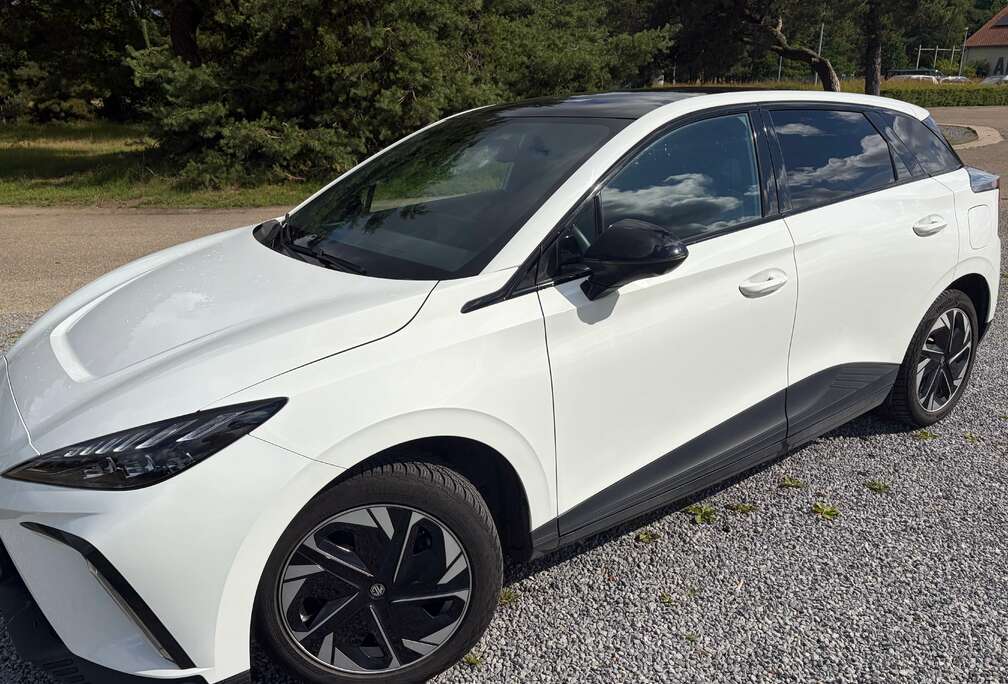 MG MG4 64 kWh Luxury Luxury