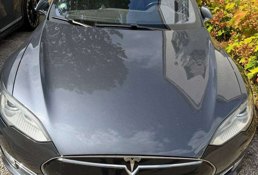 Tesla Model S 85 kWh Dual Motor