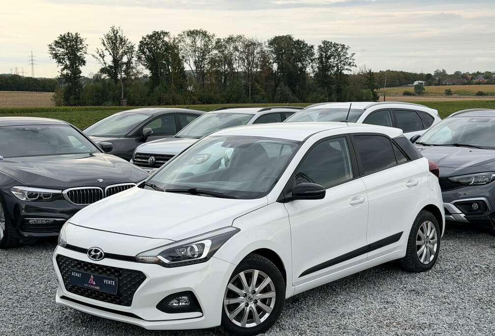Hyundai 1.0i - Camera - Navigation - Cruise control - Air co