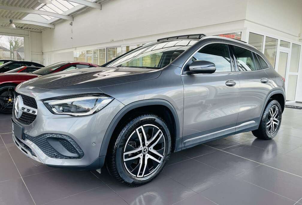 Mercedes-Benz ** GARANTIE + TOIT PANO + LUMIERE AMBIANCE + LED**