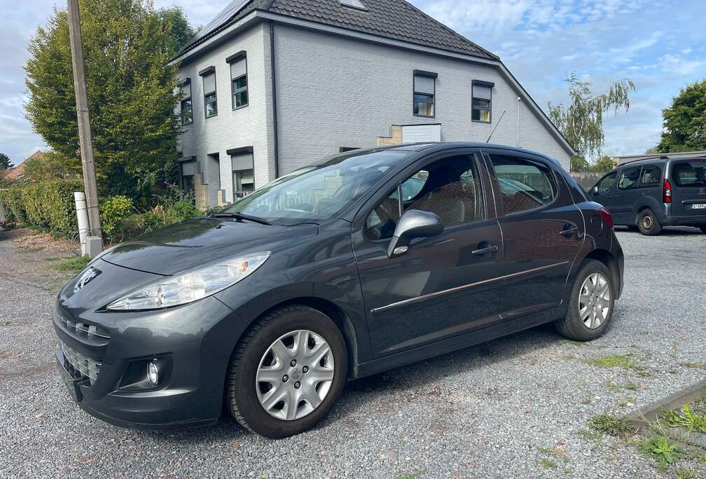 Peugeot 1.4i Benzine,Airco,Gps,84.000km.1e eigenaar