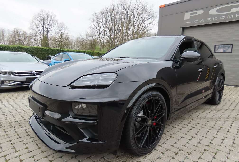 Porsche e-Macan 100 kWh Turbo FULL   639PK