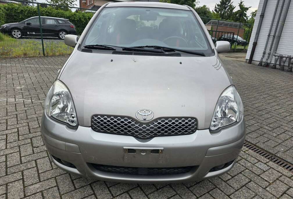 Toyota Yaris 1.0i VVT-i 16v Red Line