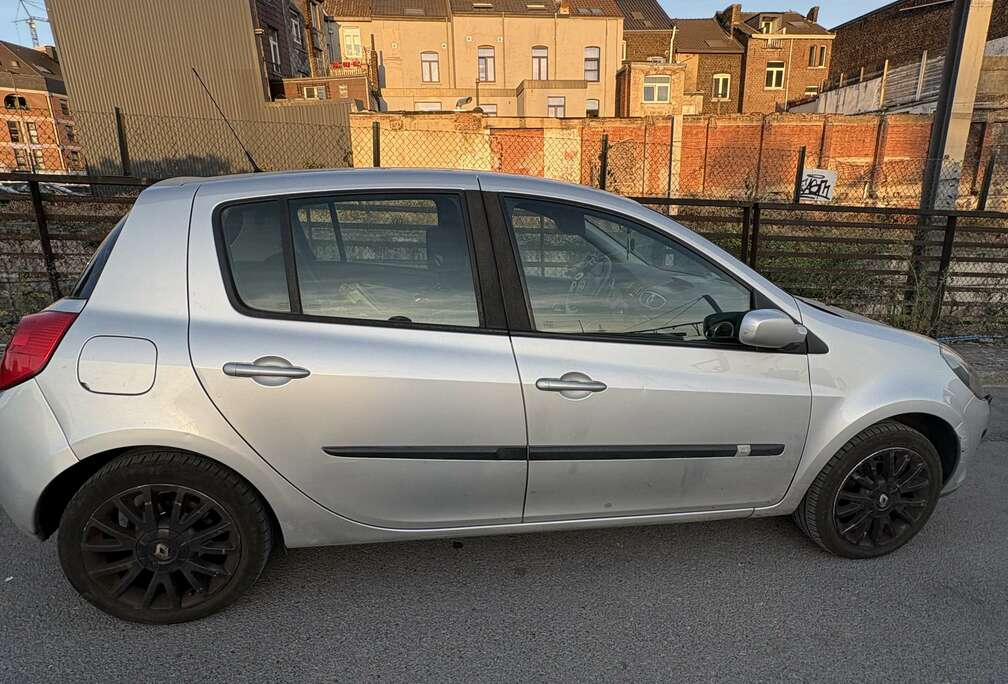 Renault 1.6i 16v Initiale