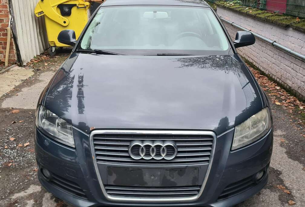 Audi 1,8 5 PORTES AIRCO CUIR JANTES CARNET COMPLET