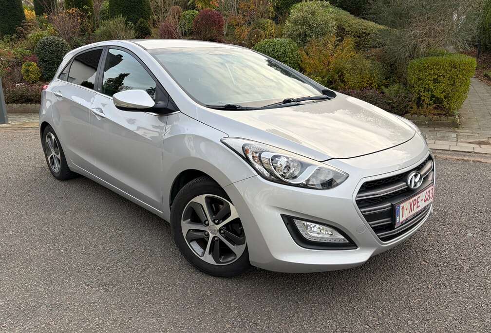 Hyundai i30 1.4i 1 er prop carnet Gps