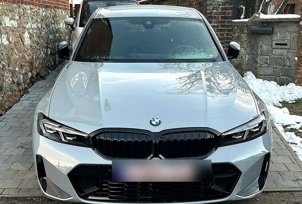 BMW 318i Pack M avec coffre de toit et barres de toit BMW inclus