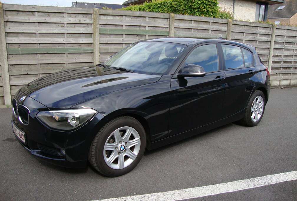 BMW d automaat, slechts 73.000 km, zwart, airco, 143pk, sensors