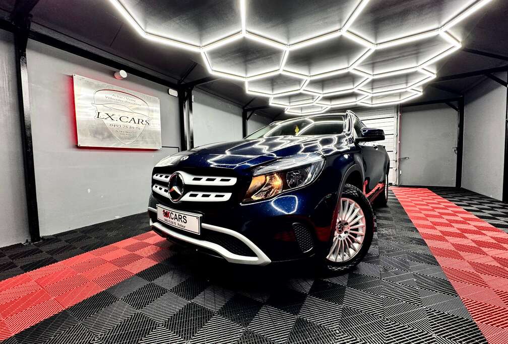 Mercedes-Benz MERCEDES GLA180*LOOK AMG*NAVI