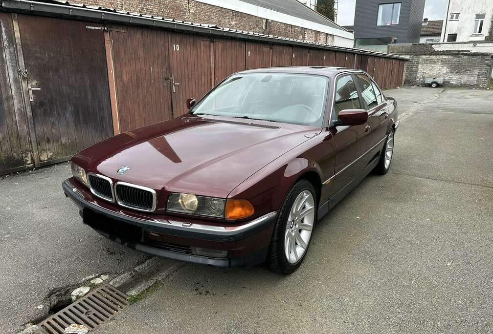 BMW I V8