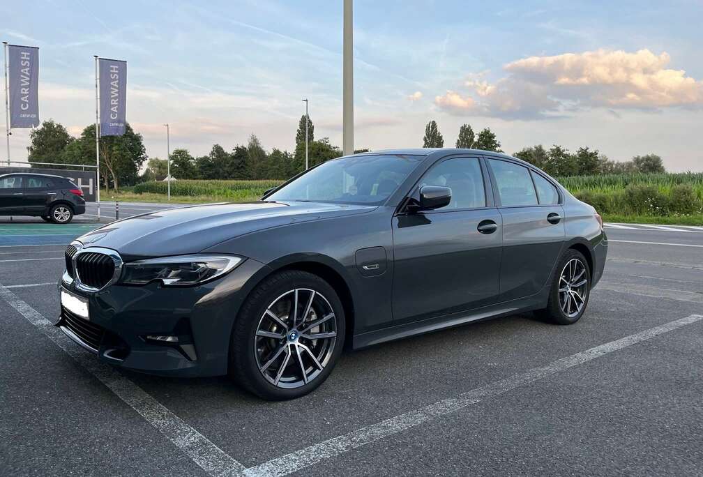 BMW 330e Luxury Line