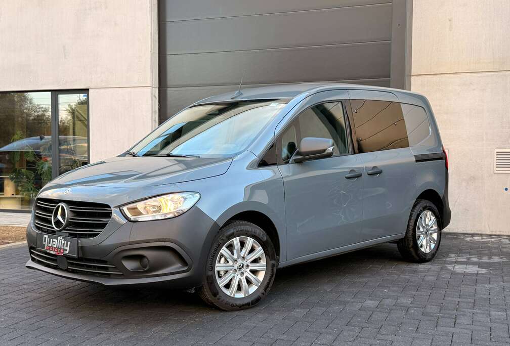 Mercedes-Benz Citan 1.3 // 2X SCHUIFDEUR // CARPLAY // CAMERA // NAVIGATIE // 3-ZITPLAATSEN // ALS NIEUW !!