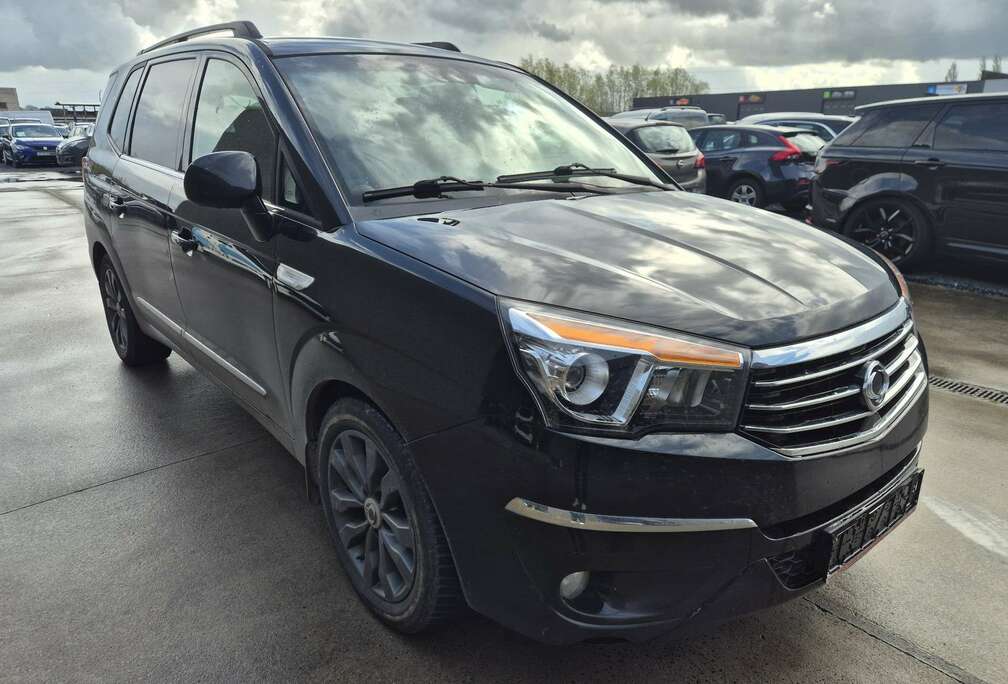 SsangYong 2.2 SV220e-XDi 2WD Turismo / Dégâts Carr./Marchand