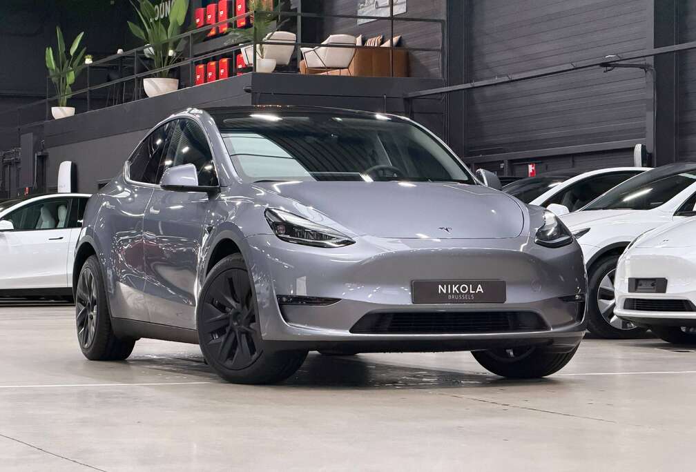 Tesla LONG RANGE - ALL WHEEL DRIVE - AUTOPILOT - TOW HOOK