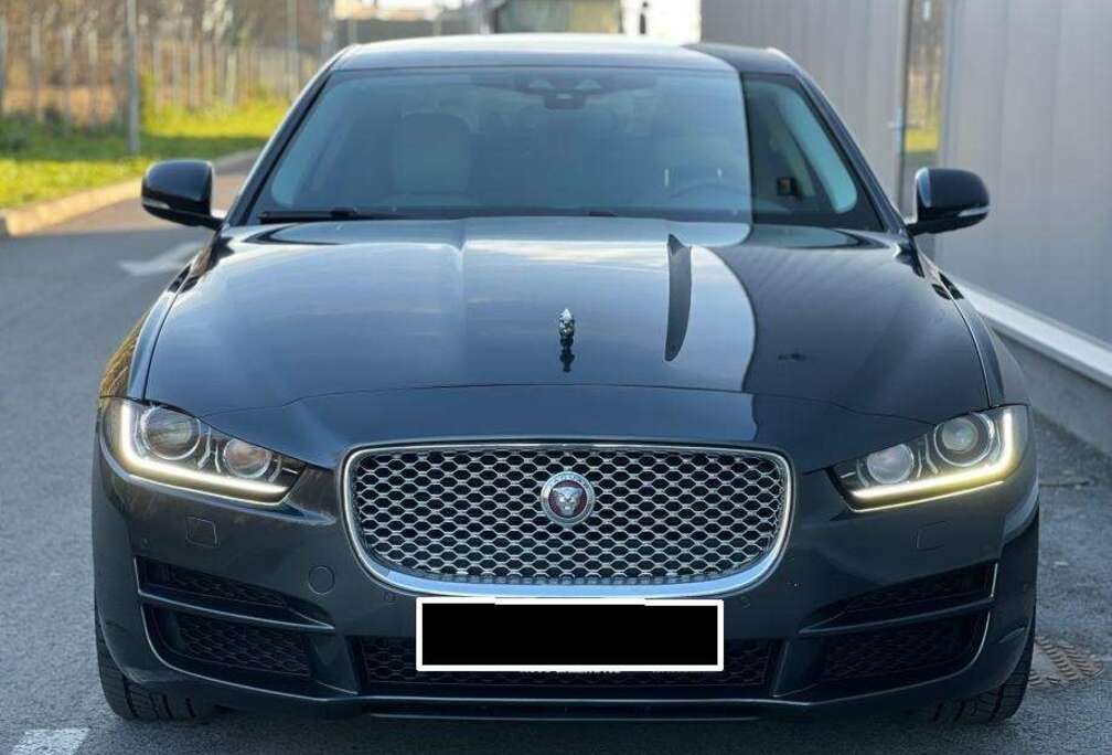Jaguar XE 2.0 D Prestige