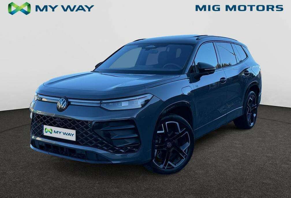 Volkswagen R-Line Business Premium 1.5 TSI eHybrid (177 pk) AUTOMAAT /// Inklapbare Trekhaak /// Elektrische Kofferklep /// Panora