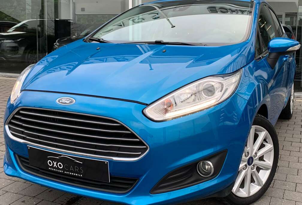 Ford 1.0 Titanium / Clim Auto / Bluetooth / PDC / LED /