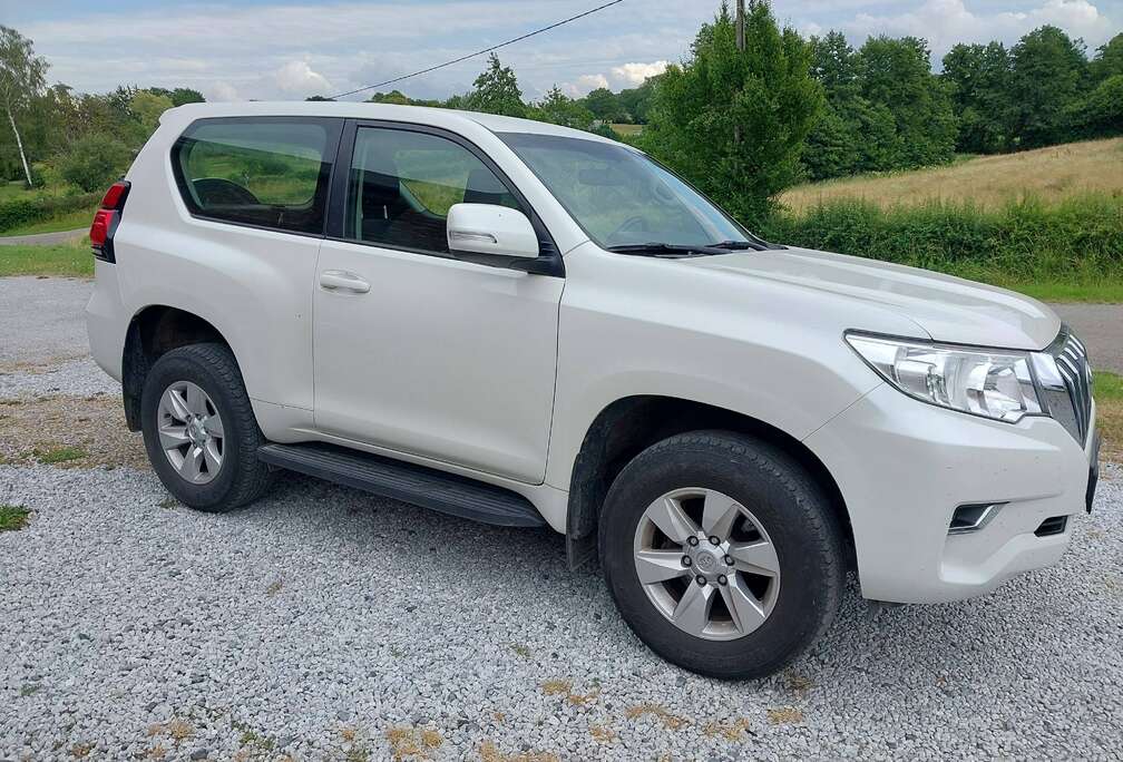 Toyota Land Cruiser 2.8 D-4D Country A/T (EU6.2)