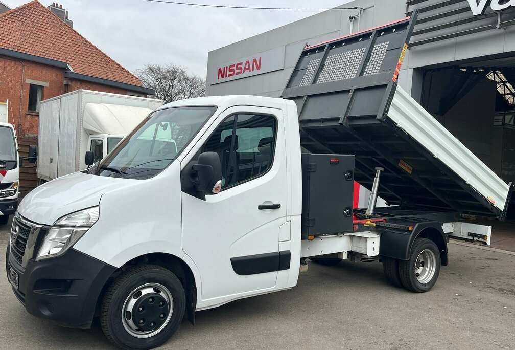 Nissan BENNE BASCULANTE + COFFRE PERMIS B