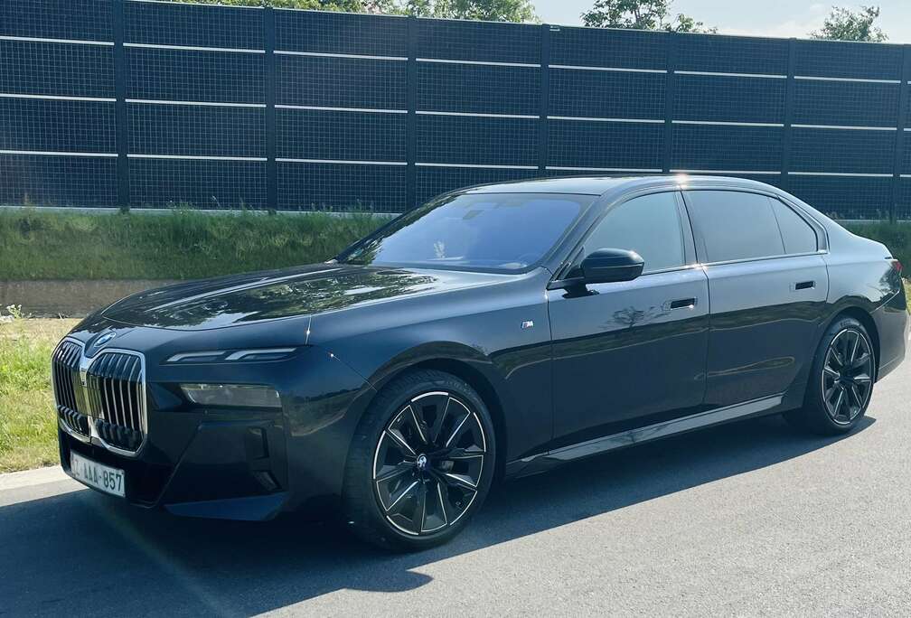 BMW d Xdrive  Long version // TV // M pack // panorama