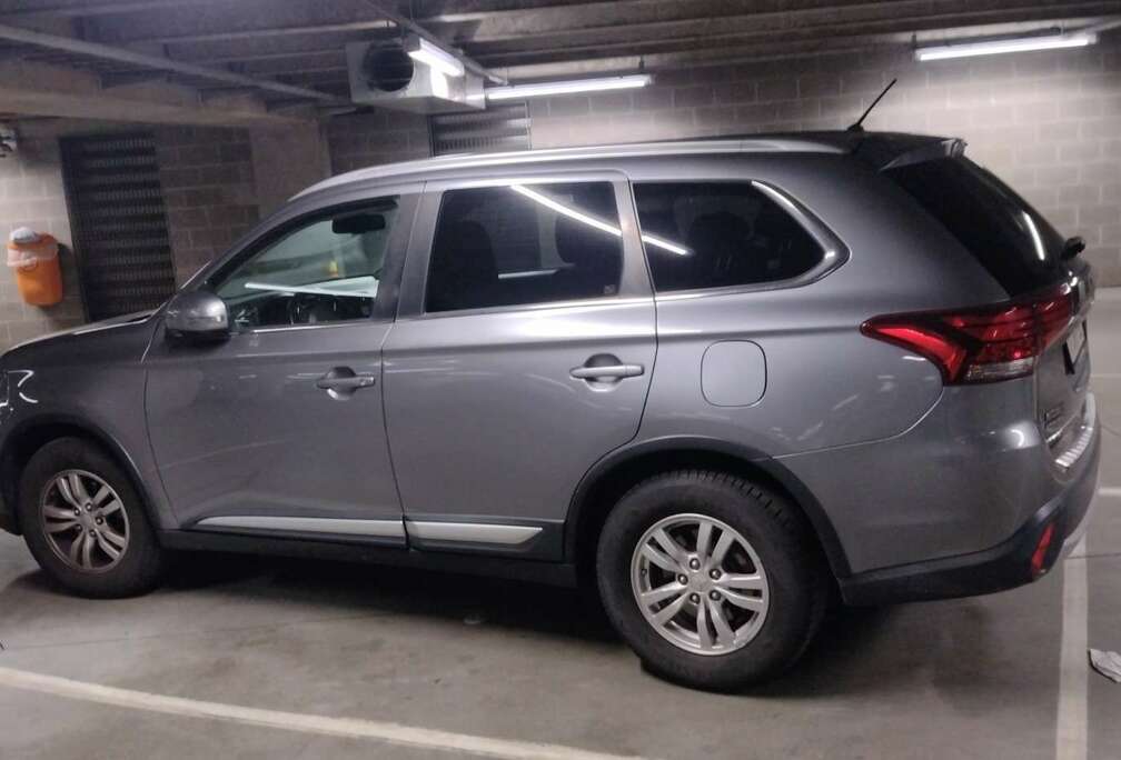 Mitsubishi 2.0i 2WD Intense