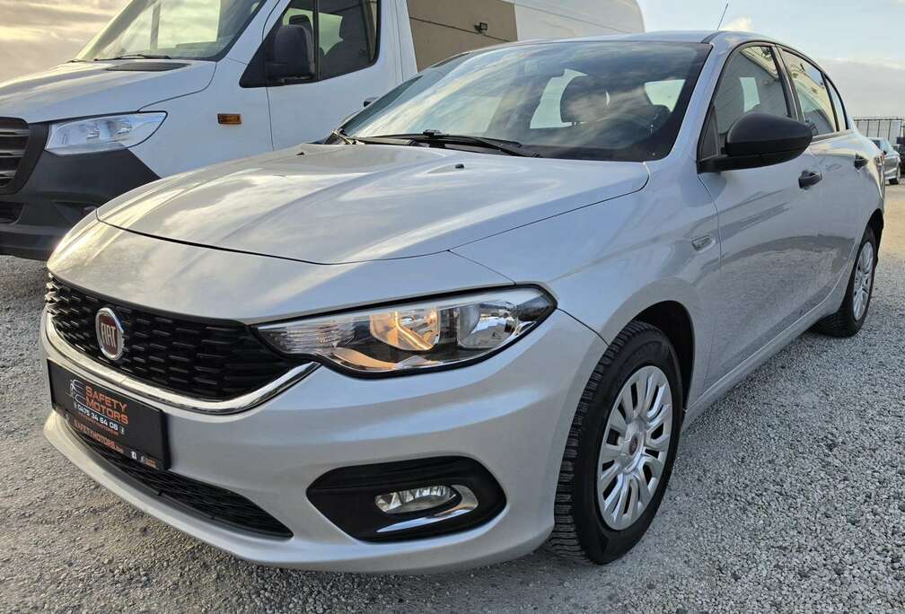 Fiat Tipo 1.6i  Easy automatiques airco garantie 12 mois