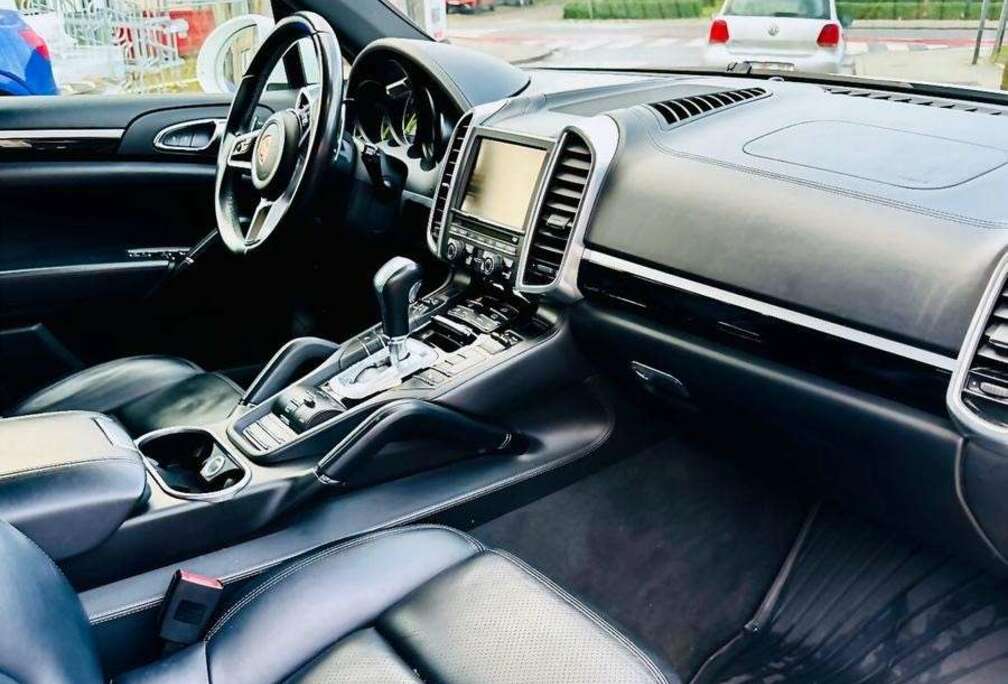 Porsche 3.0i V6 PHEV S Tiptronic (306 kW)