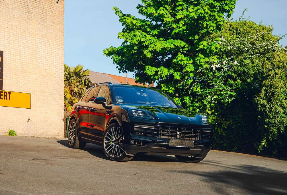 Porsche Cayenne E-Hybrid 3.0 Turbo V6 (346 kW)