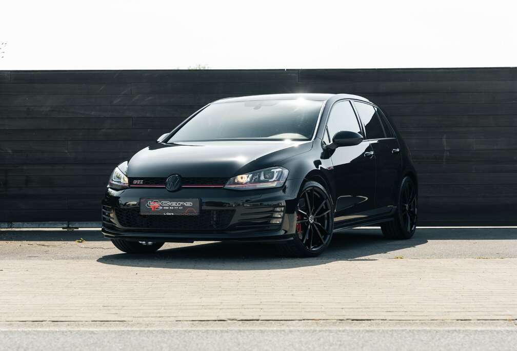 Volkswagen Golf 2.0 TSI Performance DSG