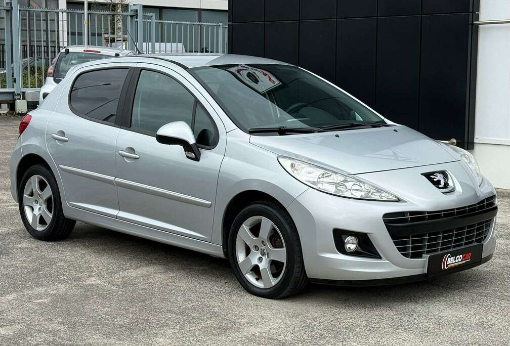 Peugeot 1.6 ESSENCE - AIRCO - NAVI - CONTRLE TECHNIQUE OK