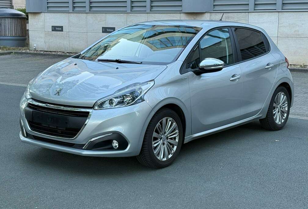 Peugeot 208 1.2i - airco