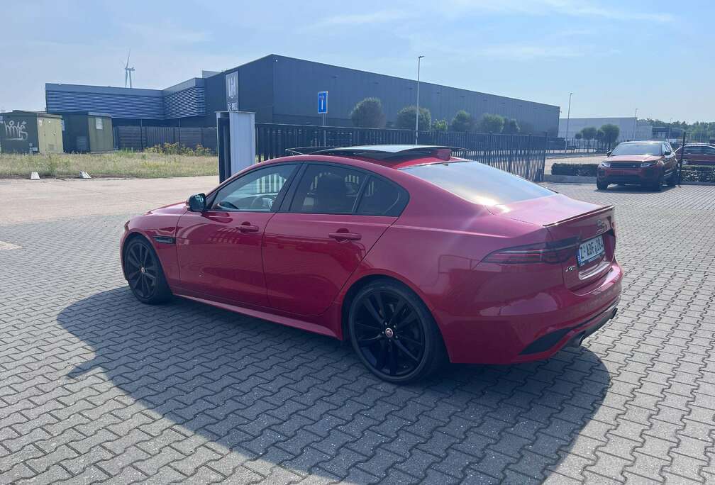Jaguar 2.0 T P250 R-Dynamic/Pano/Leder/19\