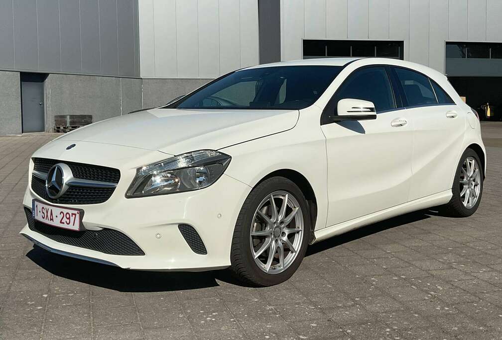 Mercedes-Benz Progressief * wegklapbare trekhaak * navigatie * parkeersensoren V + A