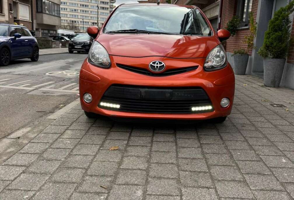 Toyota 1.0i Orange Spice MMT *BELGE*NEW