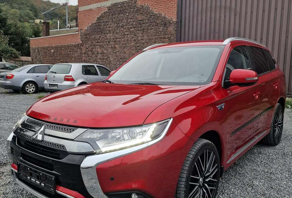 Mitsubishi 2.4i 4WD PHEV Business Edition SDA // Hybride