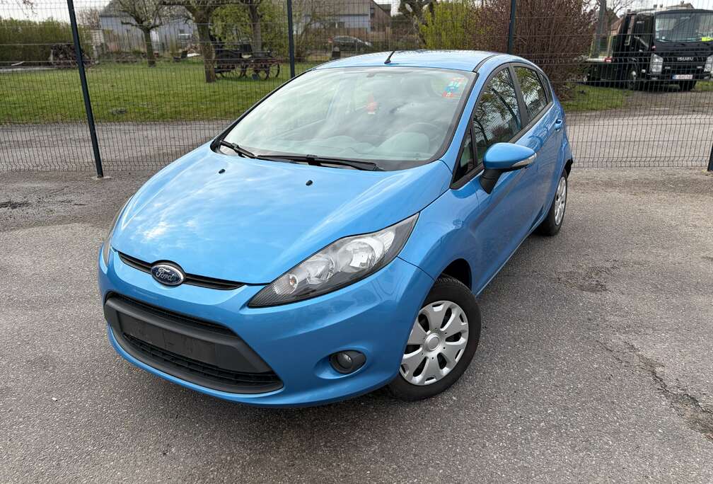 Ford Fiesta 1.6 TDCi * 5 PORTES * CLIM *