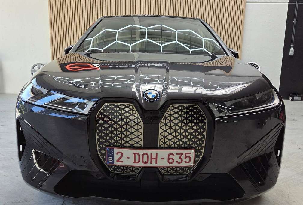 BMW 111.5 kWh M60