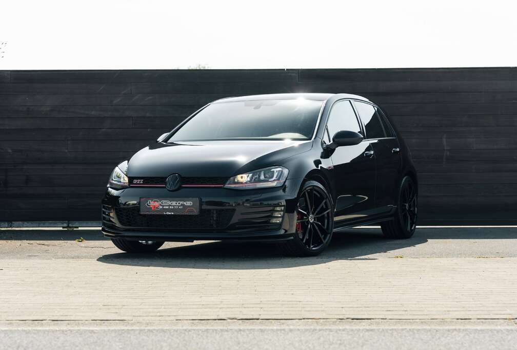 Volkswagen Golf 2.0 TSI Performance DSG