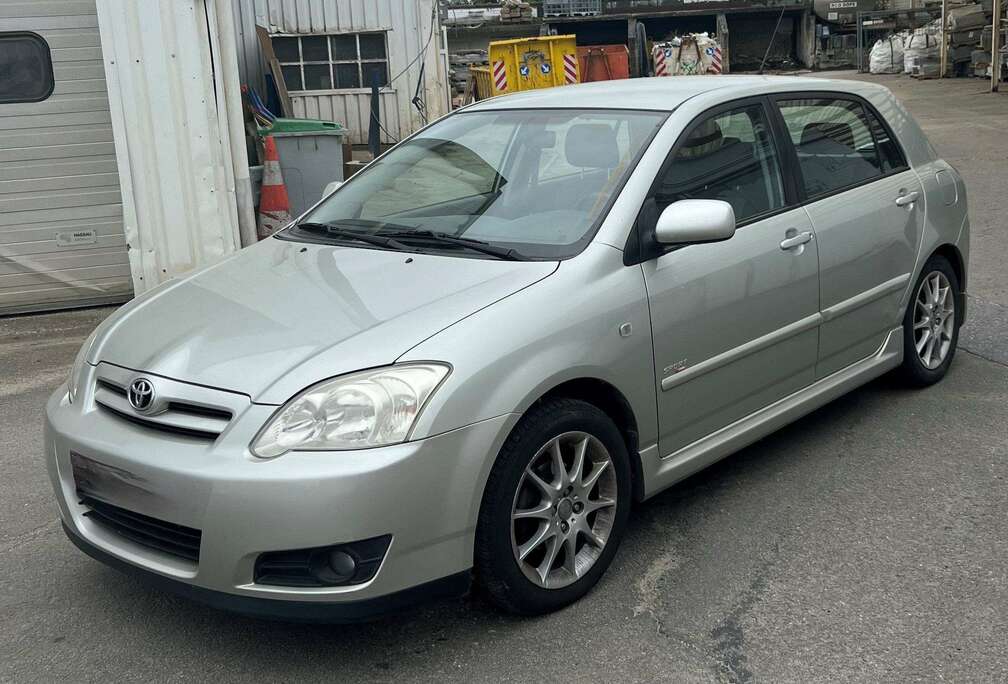 Toyota Corolla 1.4 VVT 5MT Sport Line