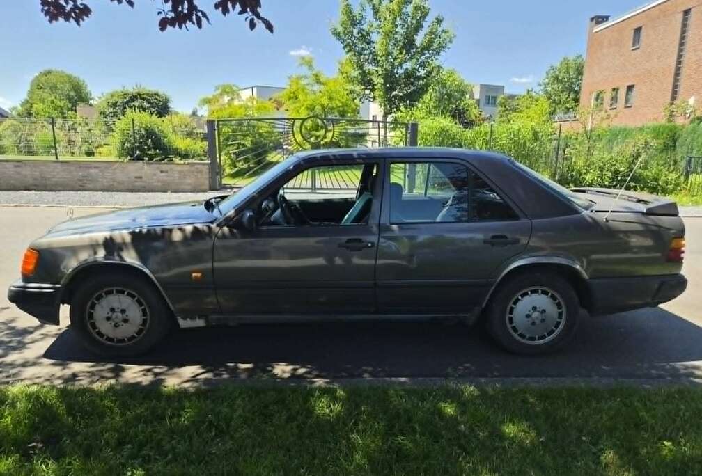 Mercedes-Benz W124