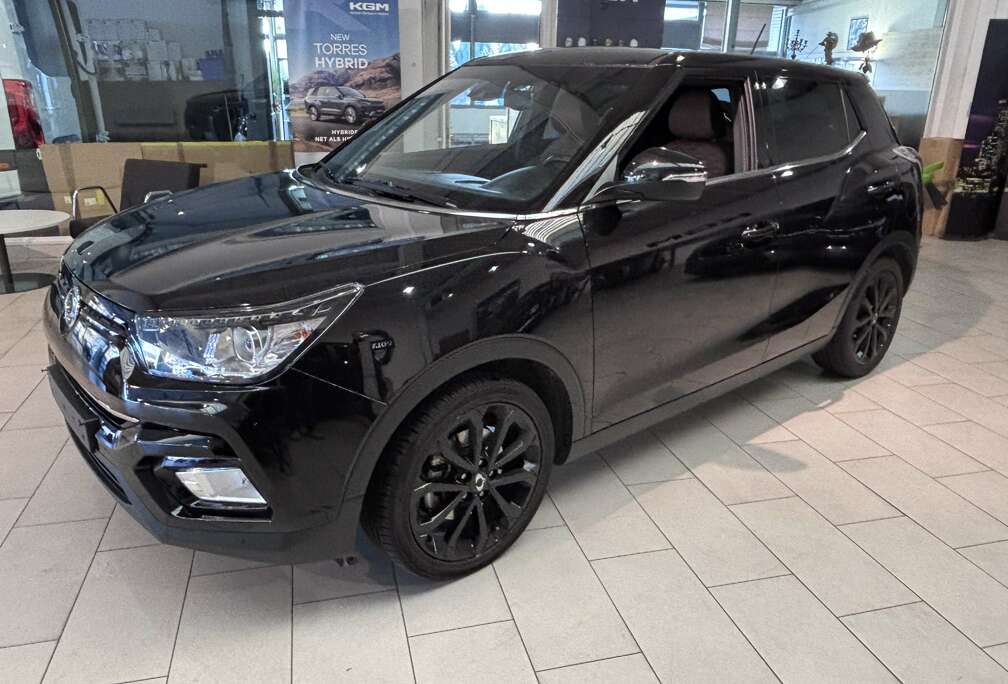 SsangYong e-XGi 160 2WD S/S Sapphire - Black Edition -