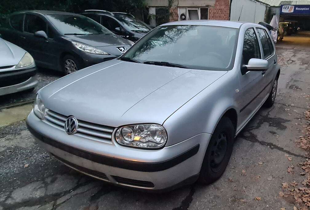 Volkswagen 1,4 ESSENCE 5 PORTES AIRCO CARNET