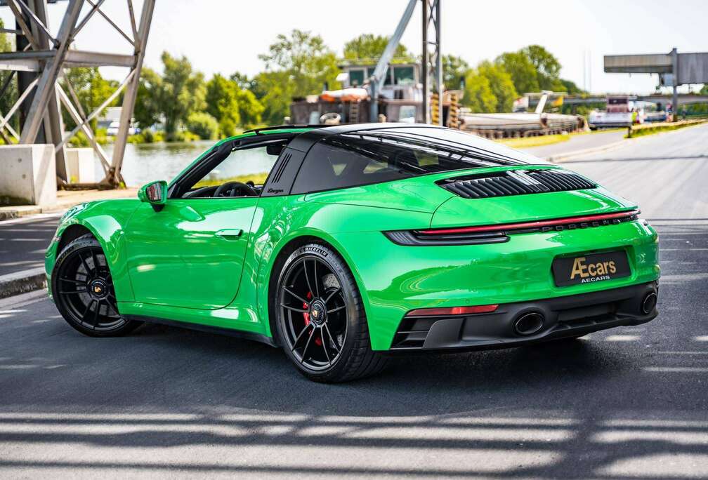 Porsche 911 TARGA 4 GTS / PYTHON GREEN / MATRIX / LIFT / SPORT CHRONO / ACC / 360CAMERA