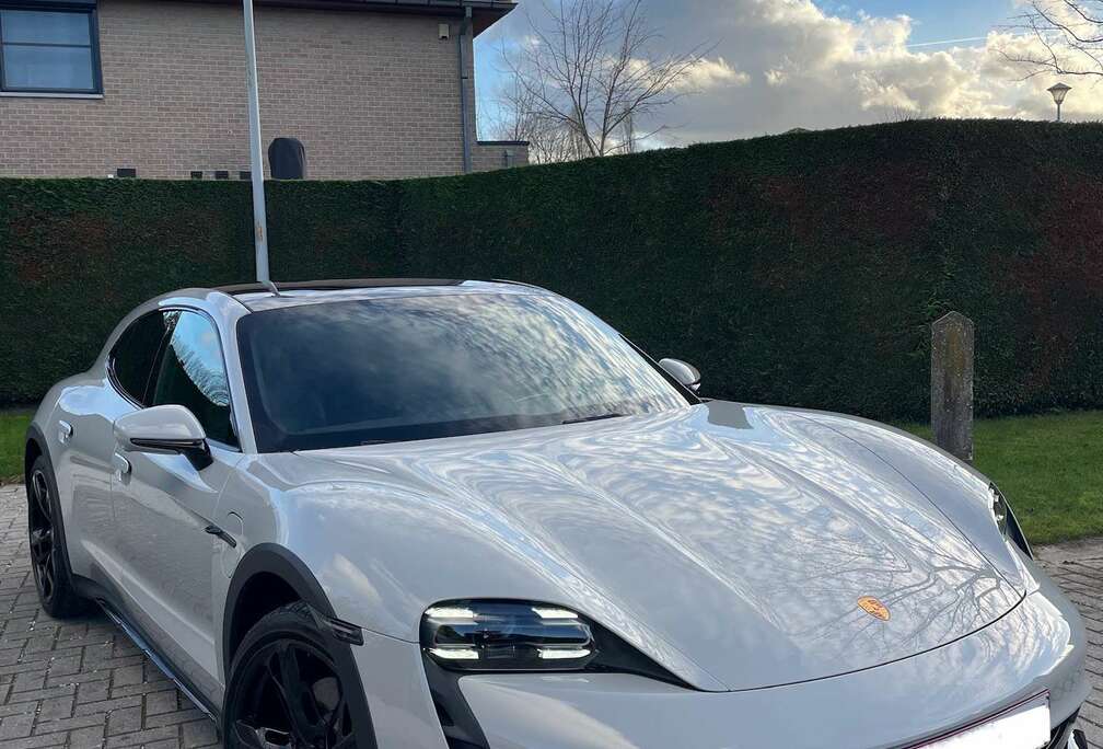 Porsche 4 Cross Turismo