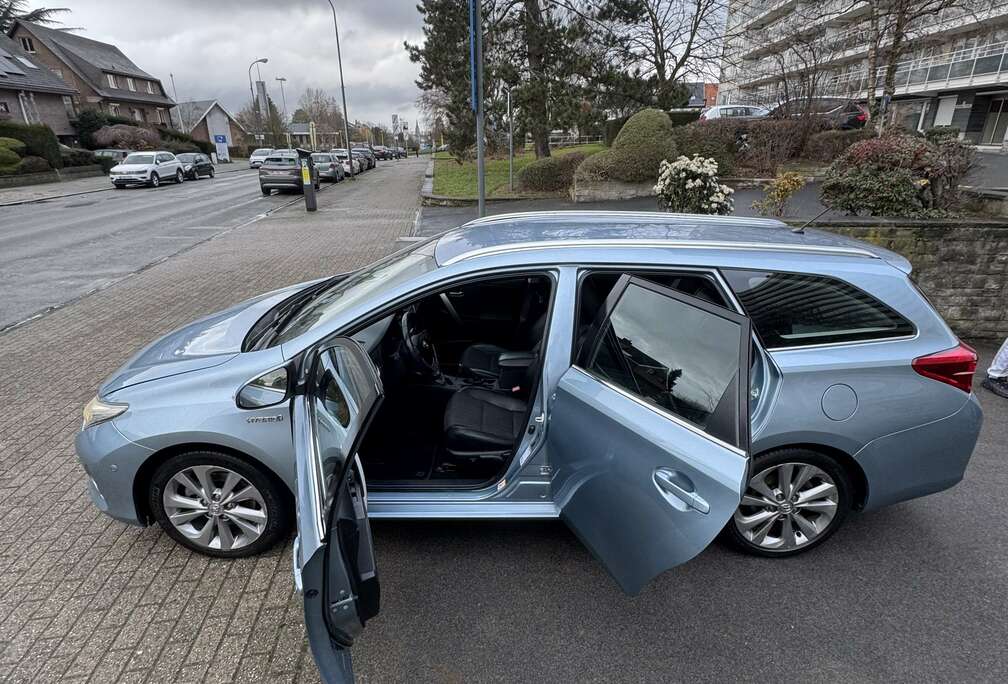 Toyota SW HEV 1.8i HSD Comfort CVT