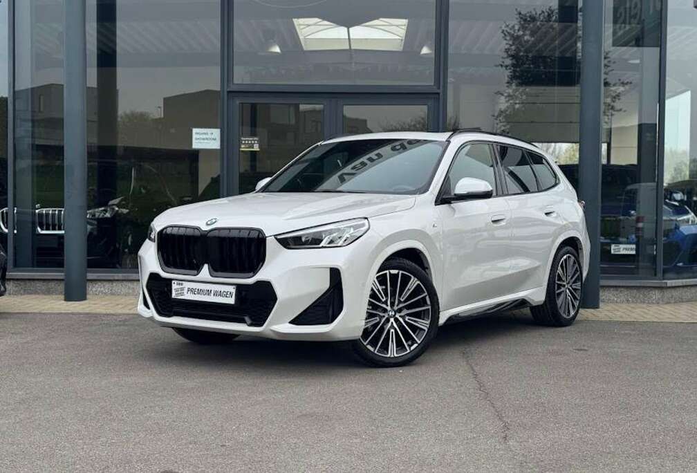 BMW sDrive18i M Sport / PANODAK / TREKHAAK / DODE HOEK