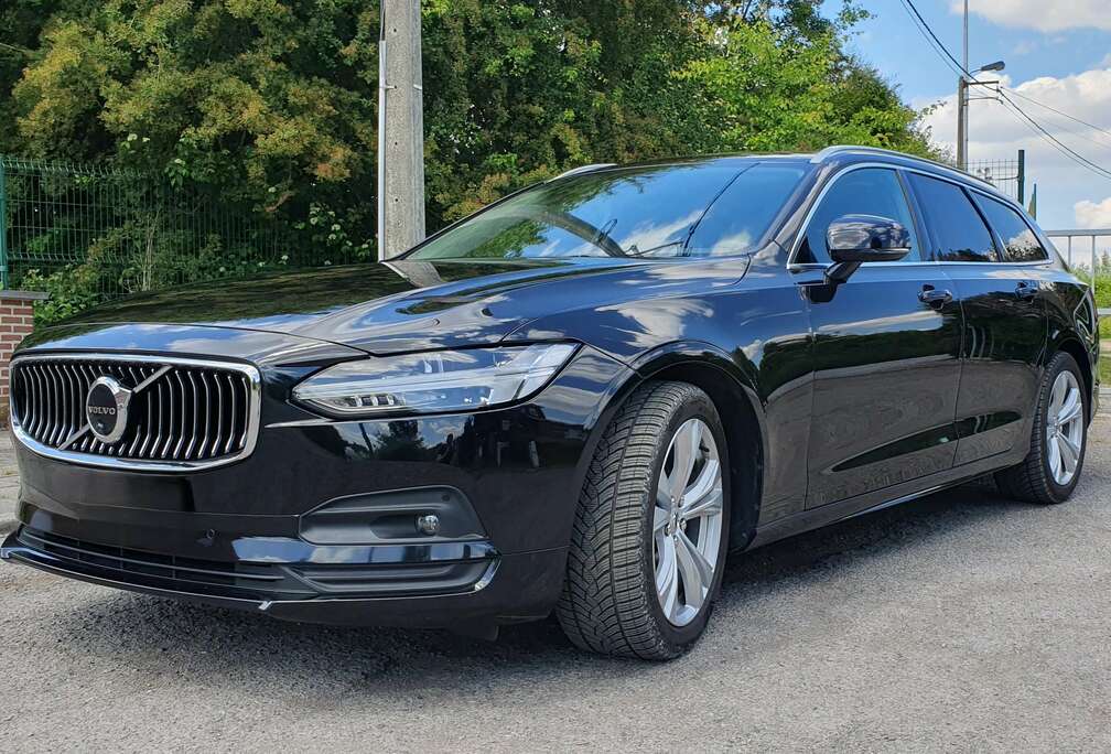 Volvo 2.0 D Momentum Pro Geartronic - Toit Panoramique/360 Camera - Facelift Modele 2021